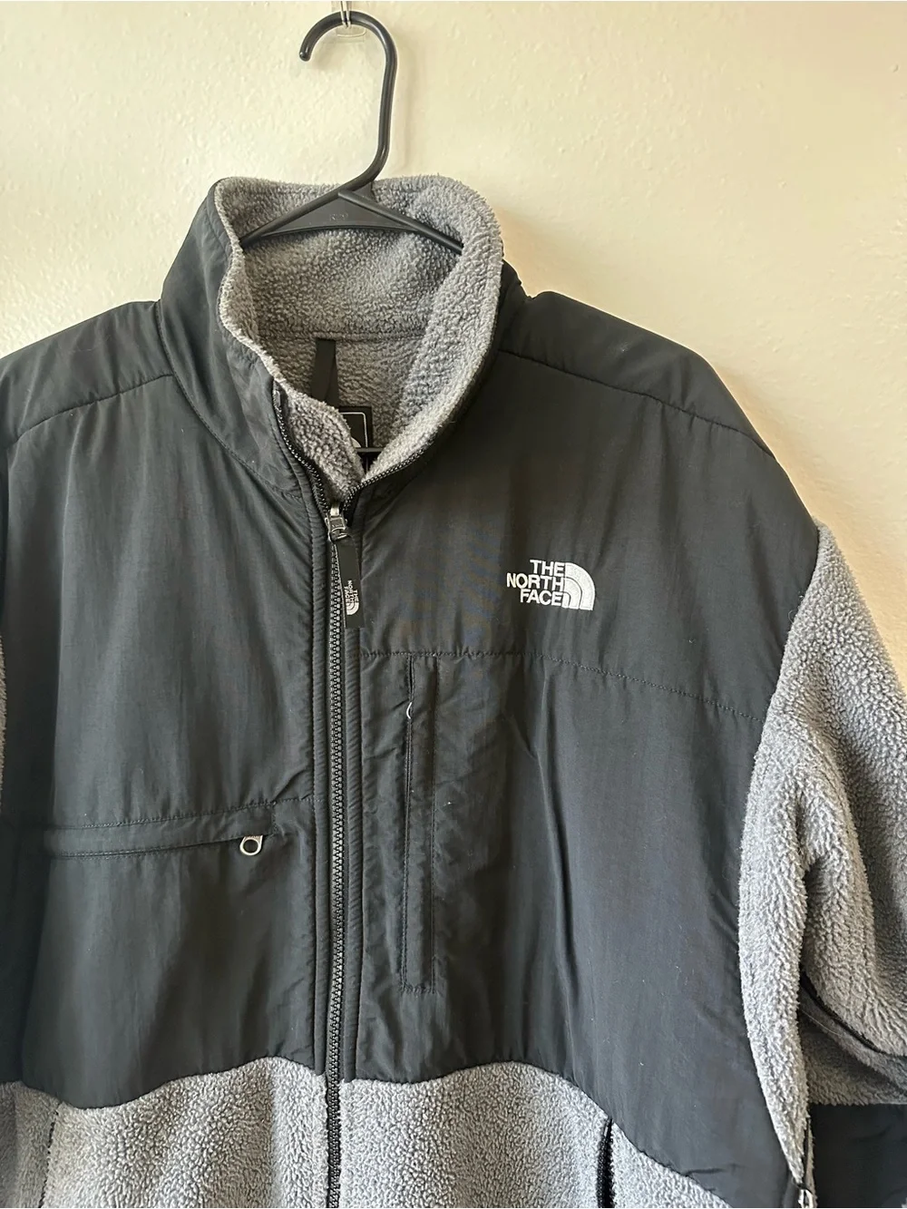 The North Face Men’s Denali Fleece Jacket / Grey and Black